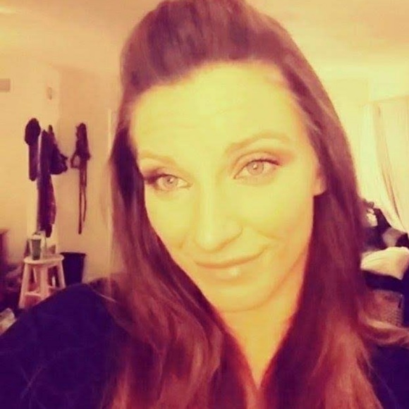 Meet your Posher, Cassandra Blair - Picture 2 of 4